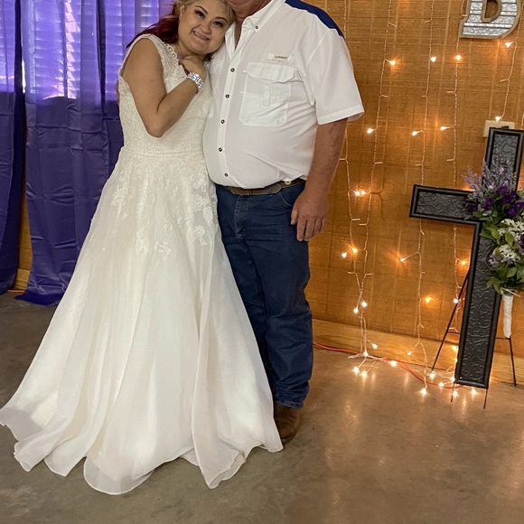 Ivory lace up wedding dress - Picture 7 of 13